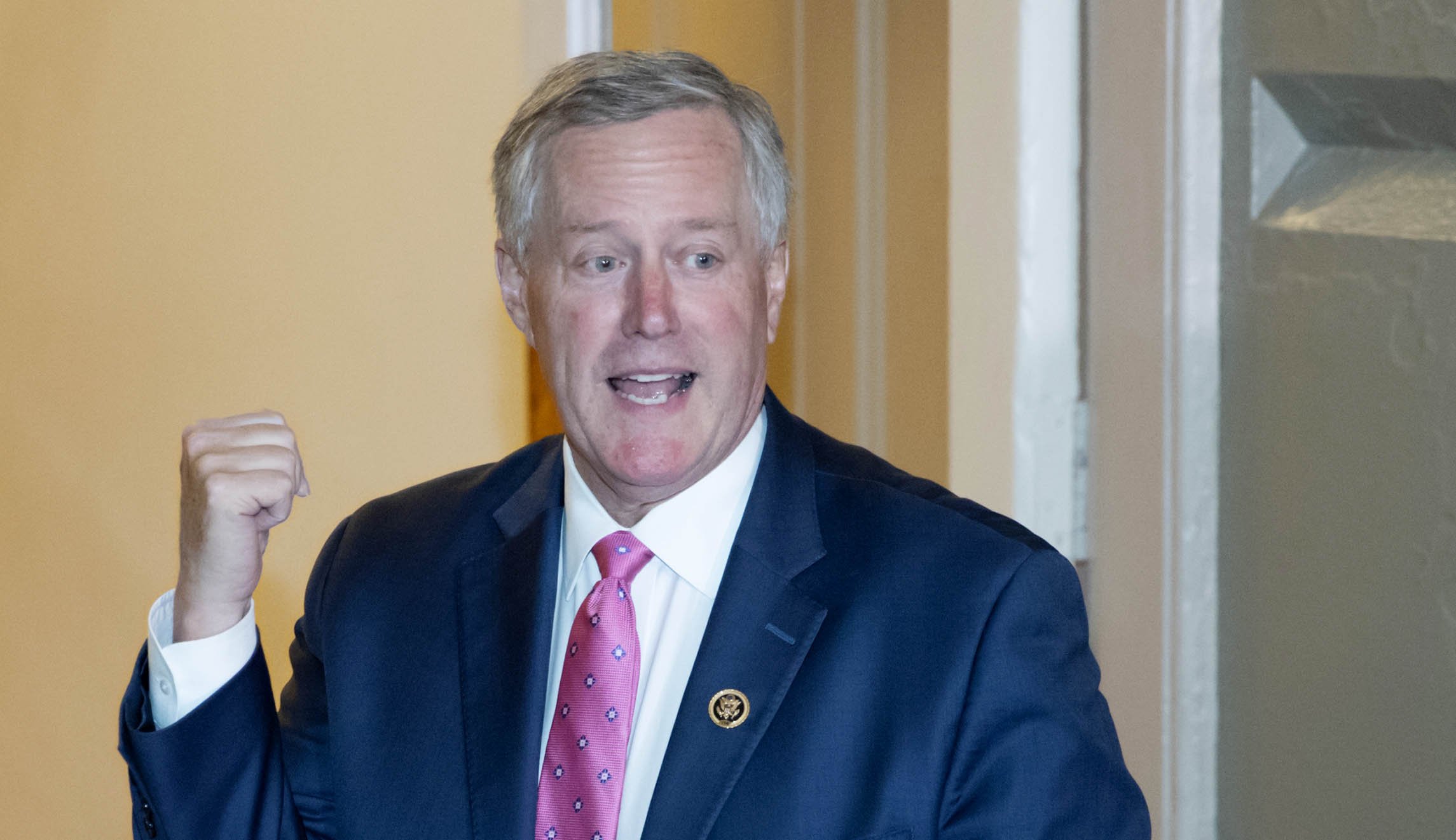 Mark Meadows dashes from Mueller hearing to White House