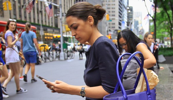 Alexandria Ocasio-Cortez to tutor older Democrats on how to tweet