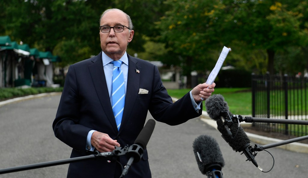 Larry Kudlow defends Fed as Trump bashes it
