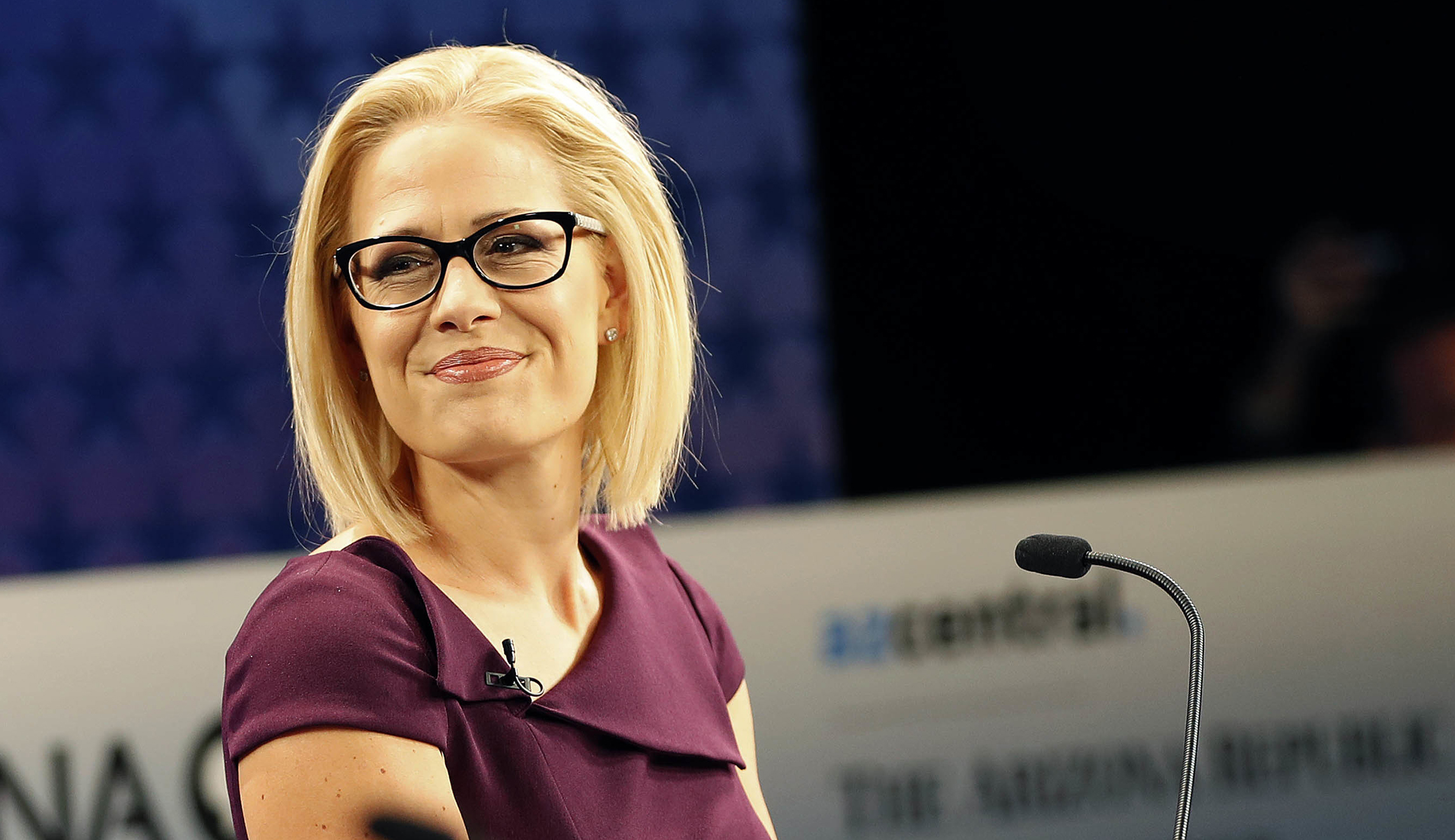 Arizona newspaper reporter bends over backward playing defense for Kyrsten Sinema