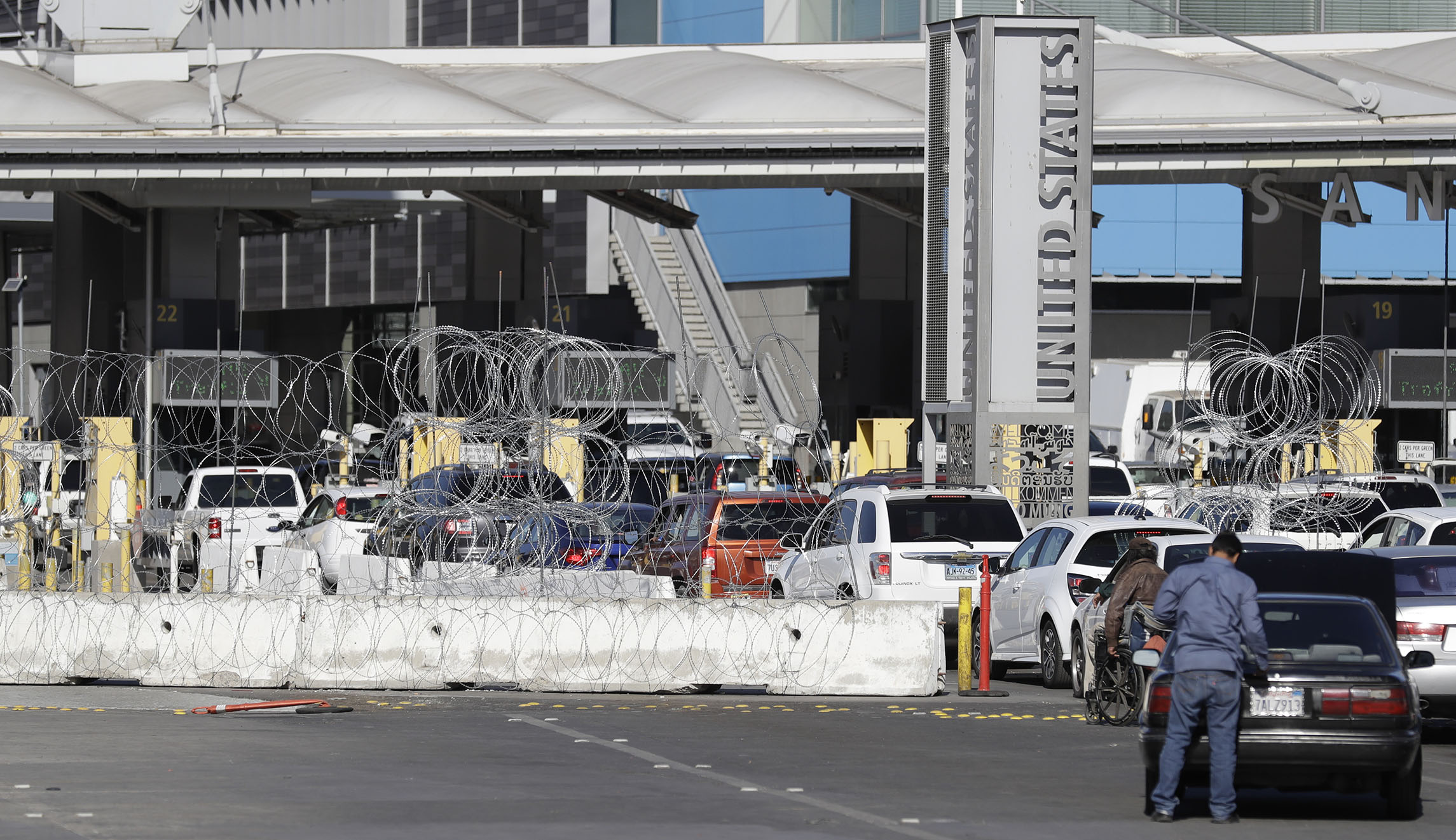 US shuts down busiest border crossing between Mexico, California