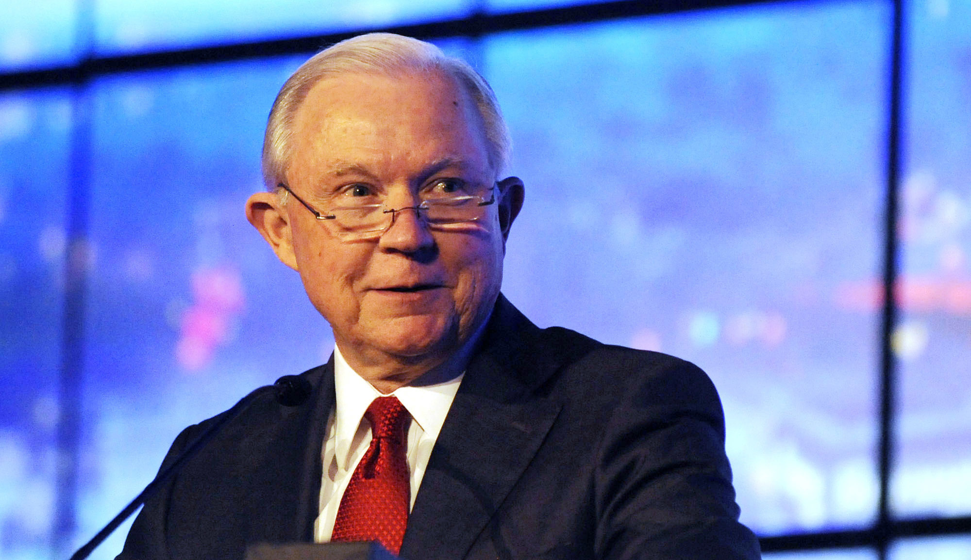 Jeff Sessions should primary Trump in 2020