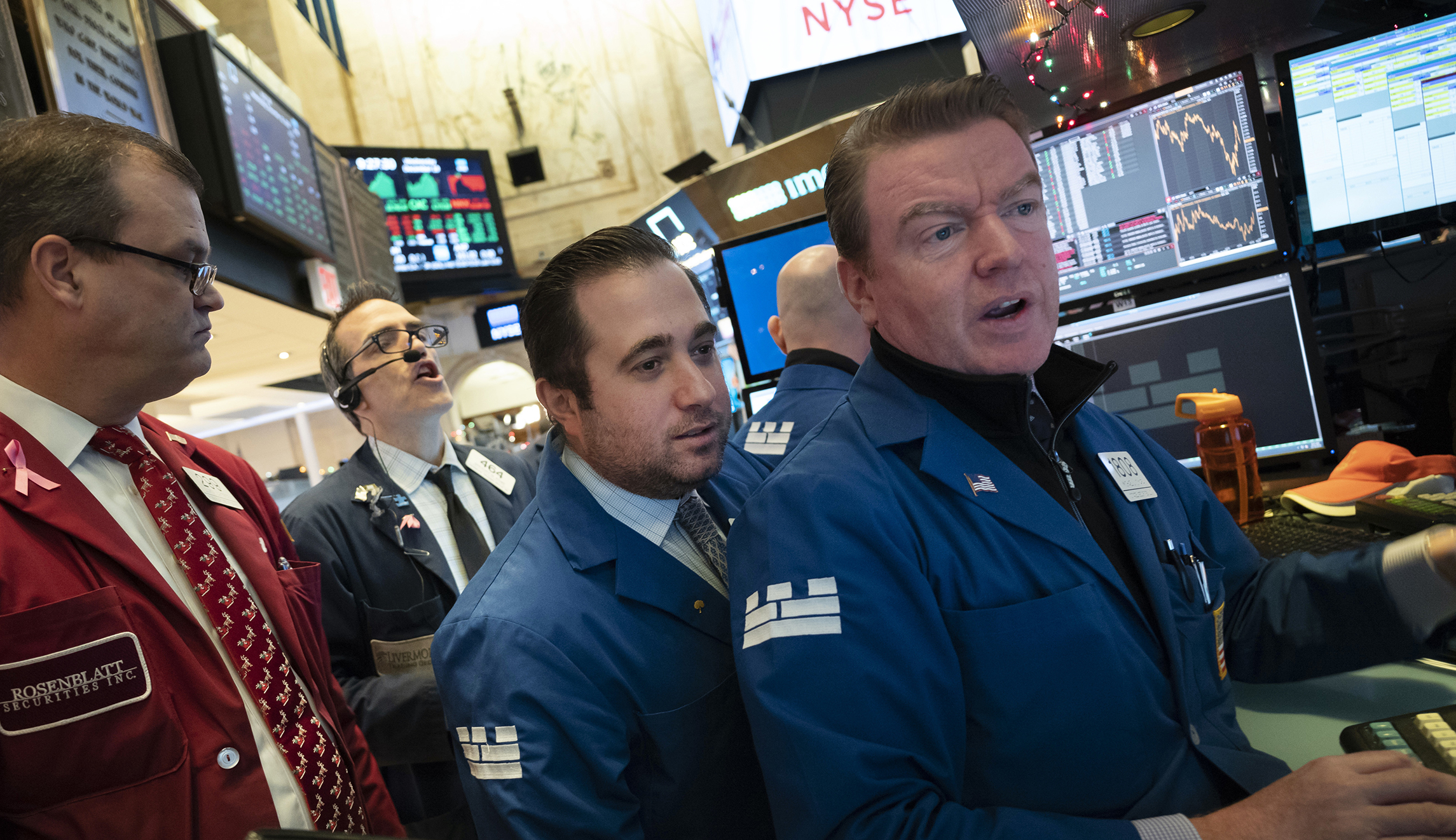 Wall Street plunges as shutdown looms over Trump’s border wall