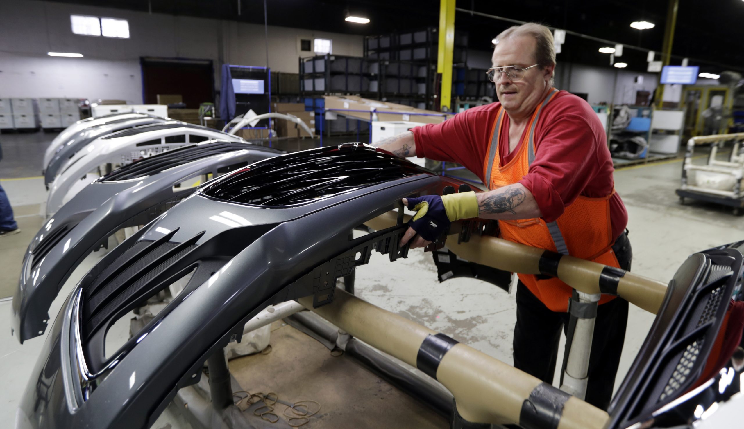 Auto tariffs would cost up to 367,000 jobs, research group says
