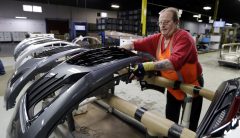 Auto tariffs would cost up to 367,000 jobs, research group says