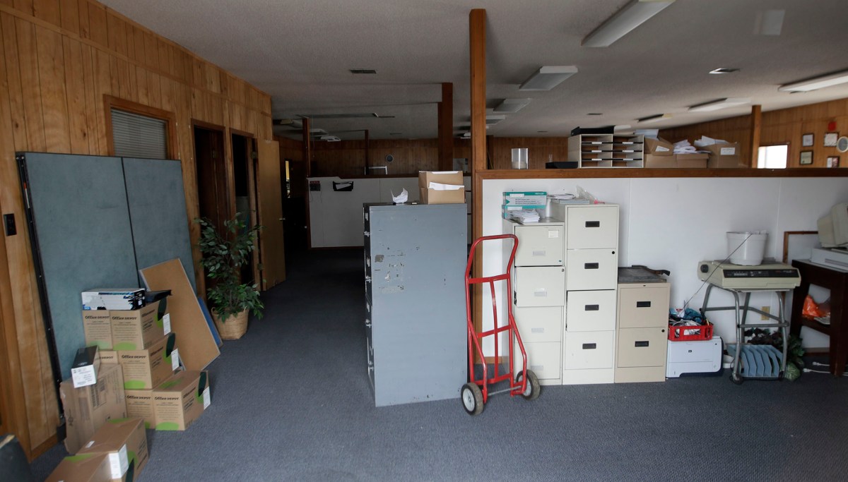 Fishwrap: 33,000 newsroom jobs slashed, newspapers the last choice for news