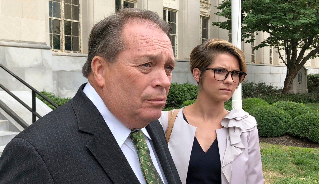 Top Democrat left $20K in consultant’s couch