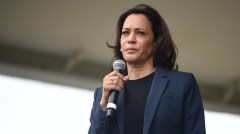 ‘She’s trying to figure out a way to stay alive’: Kamala Harris clings to Obama’s legacy in Iowa