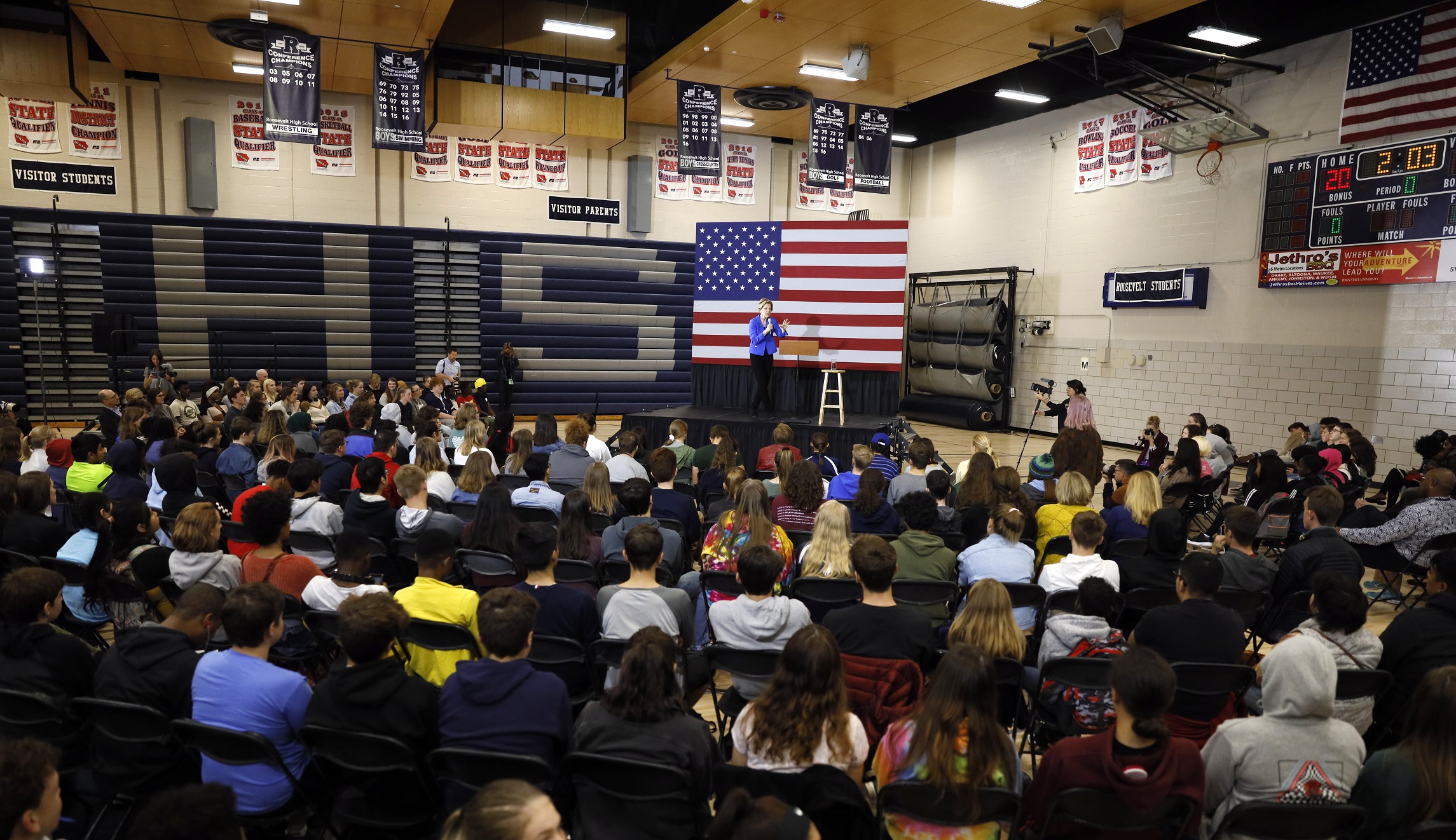 Elizabeth Warren chooses special interests over students