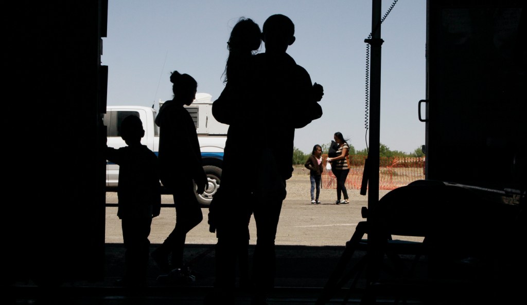 US released 375,000 illegal immigrants who entered with family members