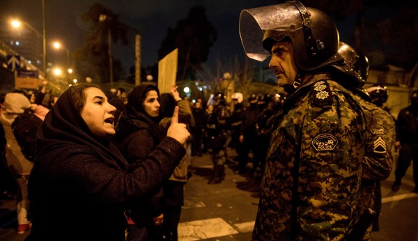 Support Iranian protesters: Let them visit America