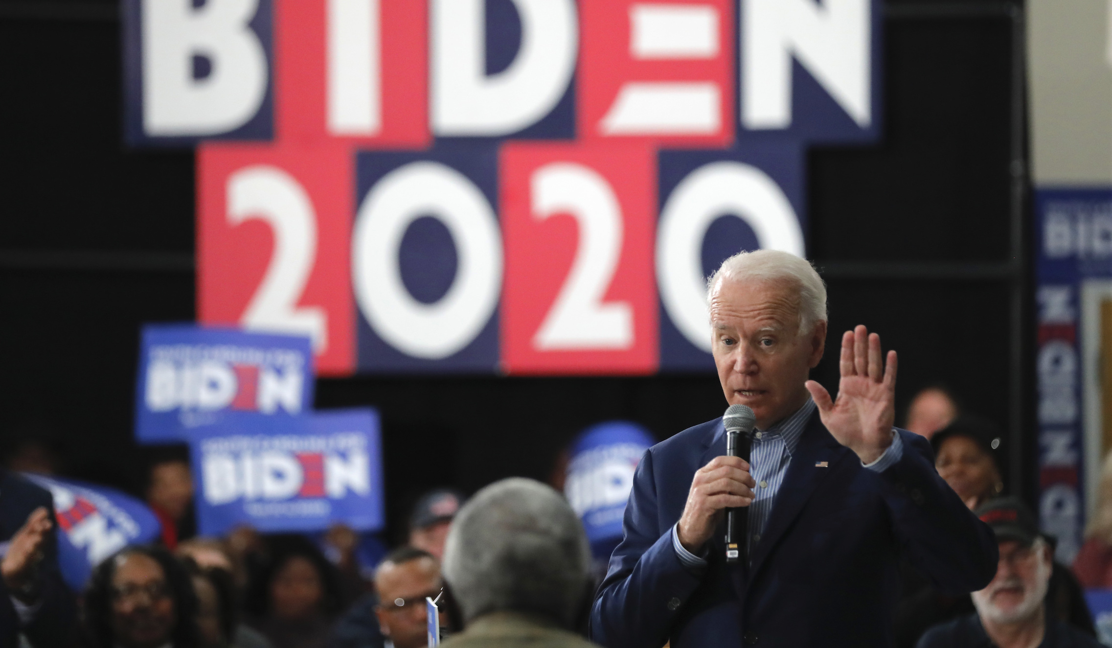 Biden makes up last-minute ground in Virginia: Poll