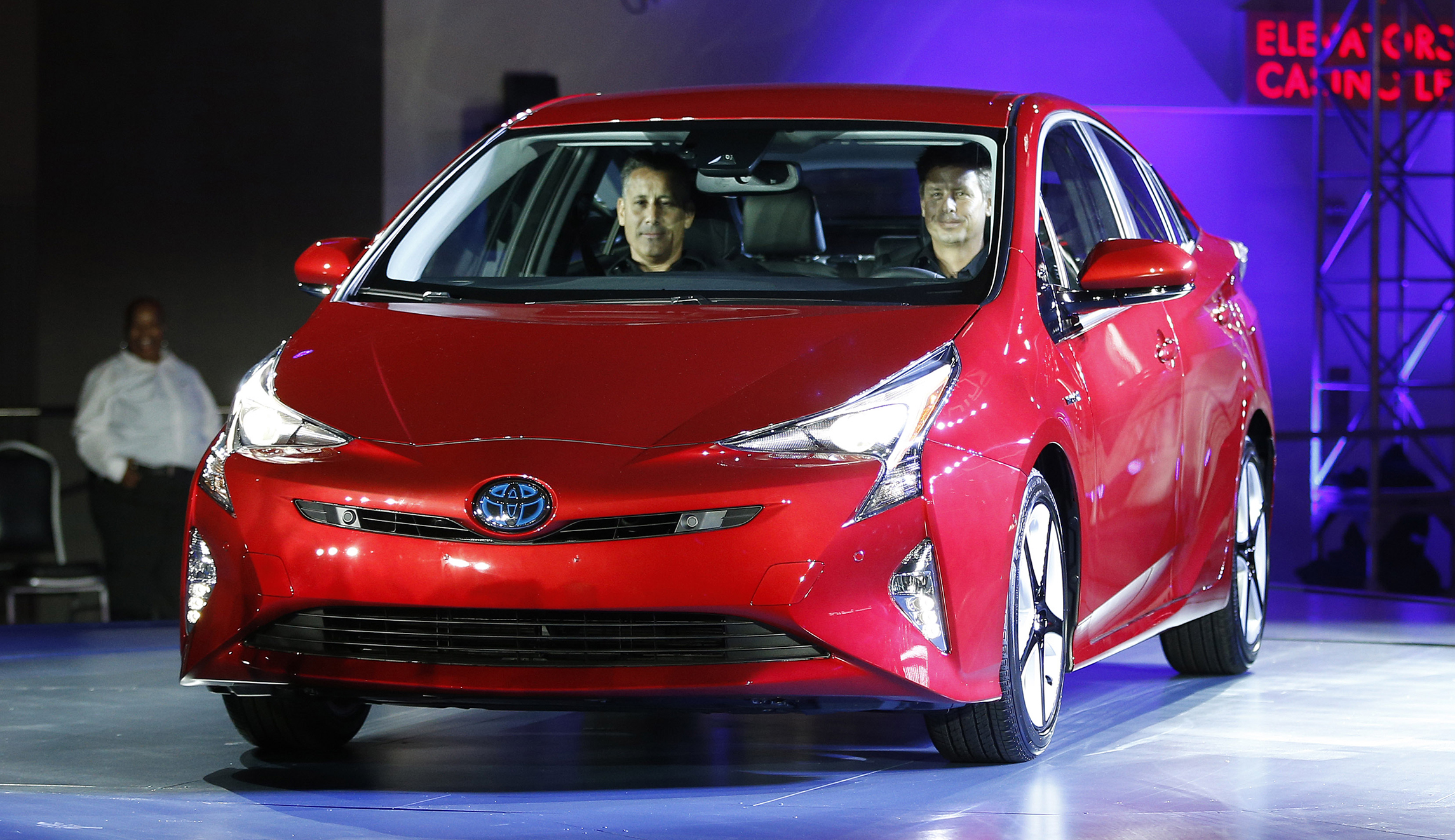 Toyota to recycle old Prius batteries into new ones