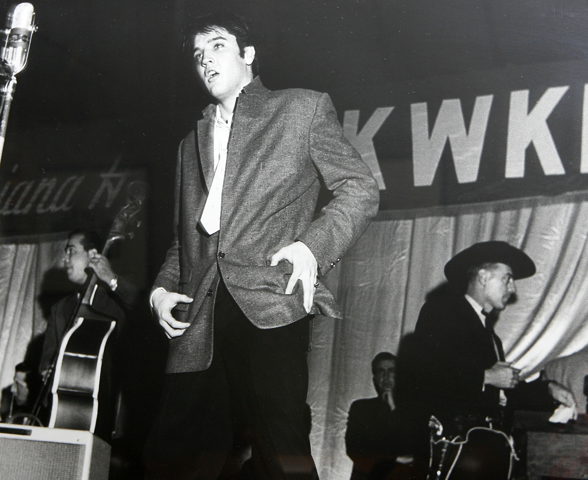 Elvis makes comeback on the small screen