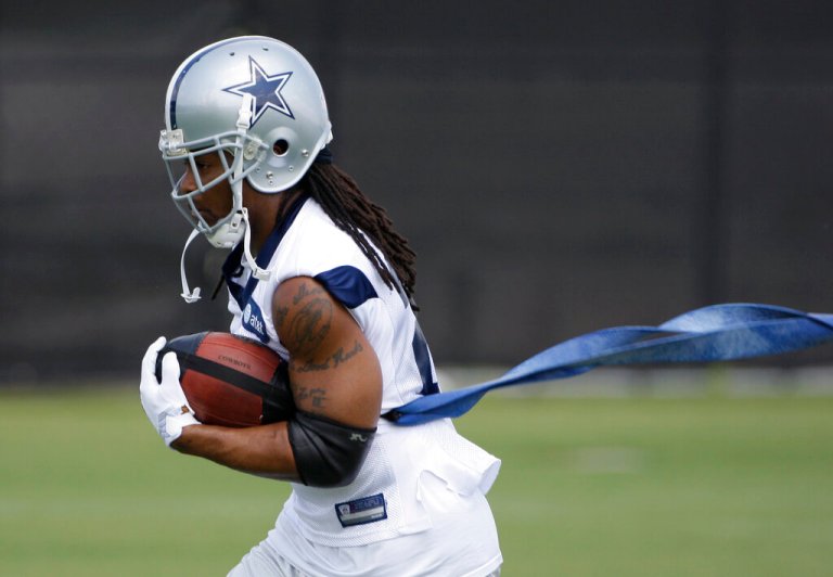 Then-Dallas Cowboys running back Marion Barber runs drills.