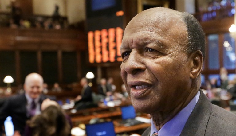 Illinois secretary of state extends expiration dates for licenses, plate renewals to Nov. 1