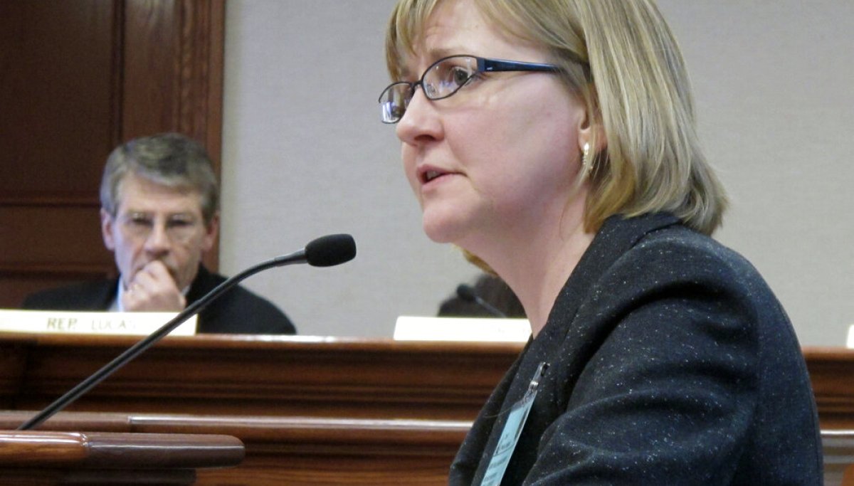 South Dakota's secretary of health stepping down