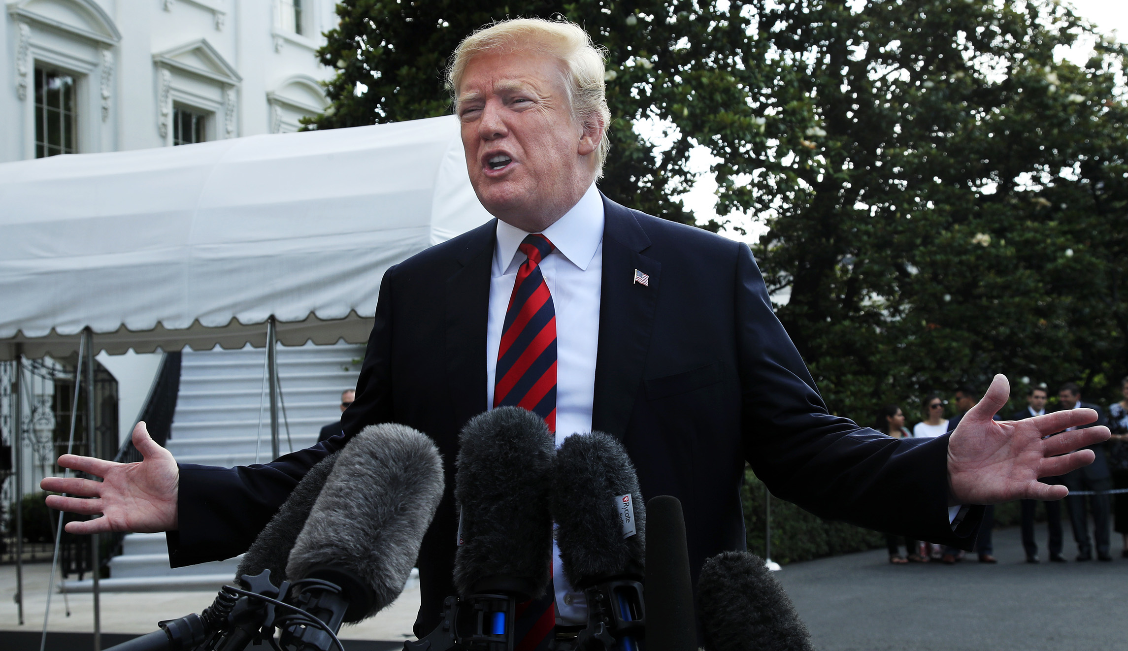 Trump’s clemency list has 3,000 names, NFL players invited to add more