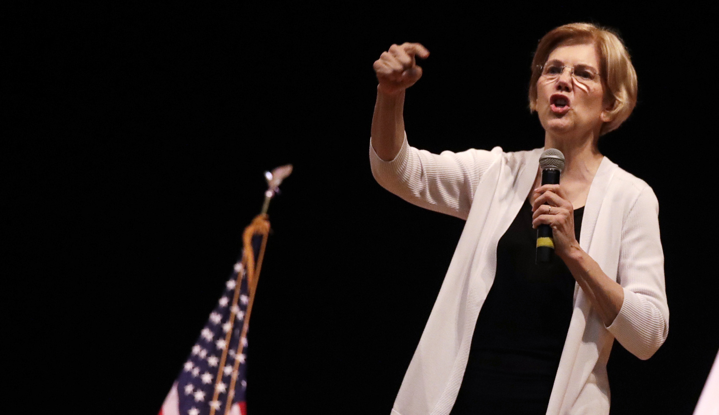 Elizabeth Warren proposes banning Congress from owning stocks as part of sweeping anti-corruption bill