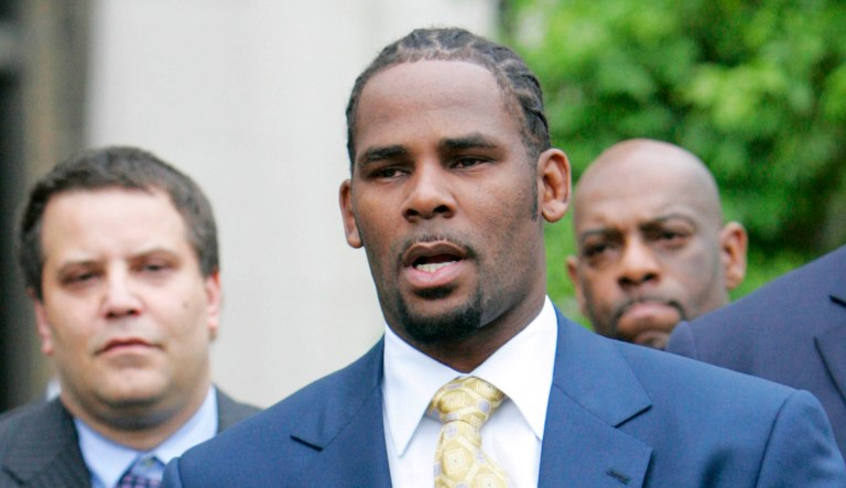 R&B singer R. Kelly leaves the Cook County Criminal Court Building in Chicago.