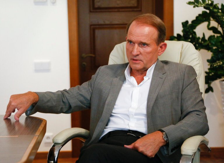 Zelensky touts capture of Putin friend Viktor Medvedchuk