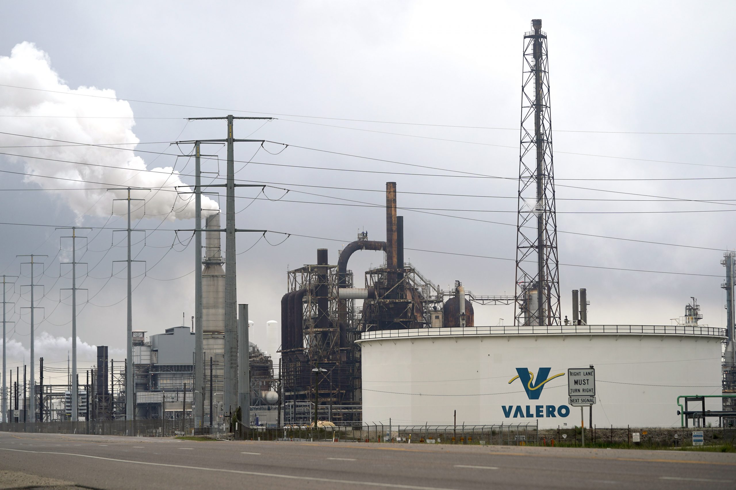 Regulation, COVID-19, and giant explosions: Why the US is short on oil refining