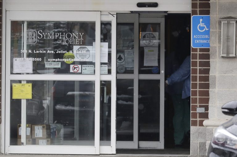 Illinois long-term care residents continue to wait on vaccinations