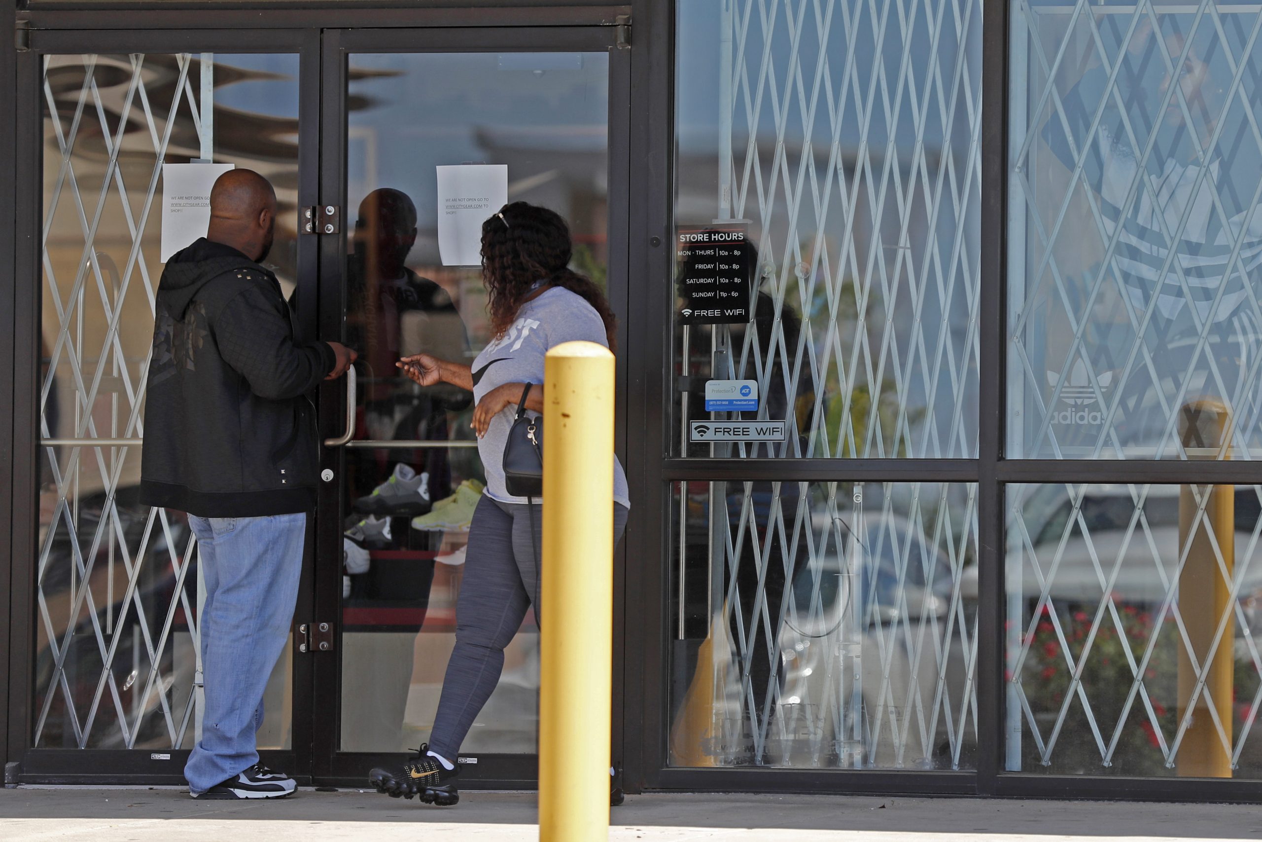 Jobless claims increase to 885,000 as unemployment surges