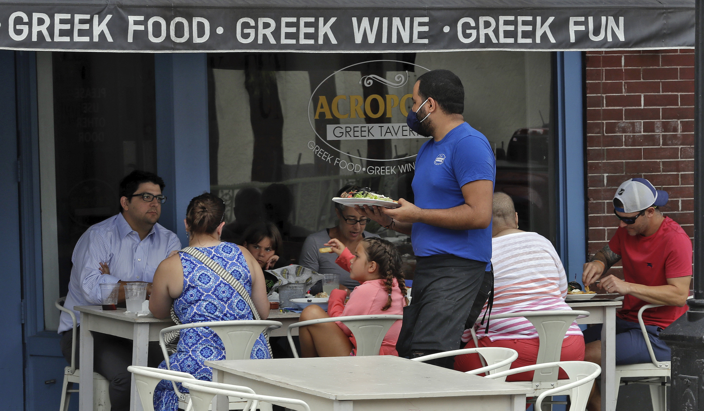 Biden’s plan for minimum wage and tips would harm waiters and kill off restaurant jobs