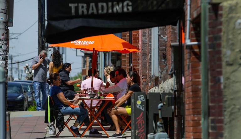 New Jersey lawmakers advance bills aiming to help struggling restaurants