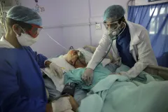 Widely available steroid reduces coronavirus death risk by one-third, researchers find