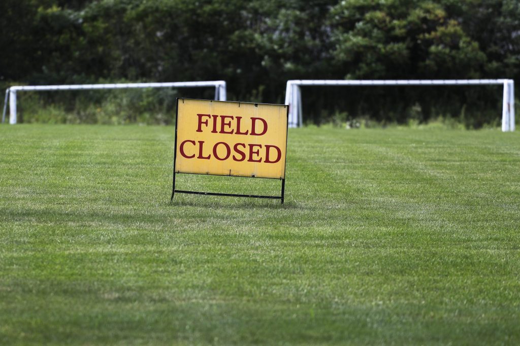 Illinois youth sports starting back with warning from Pritzker