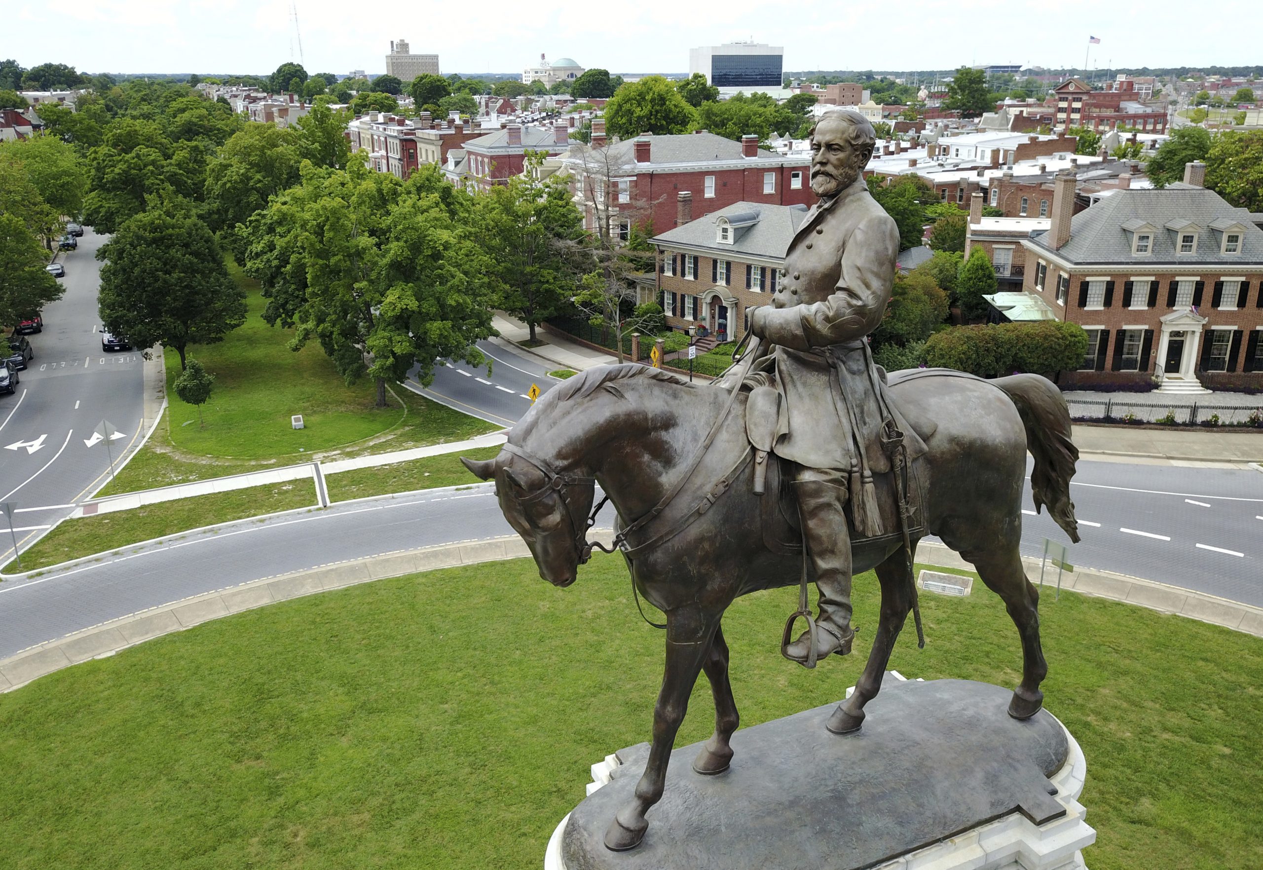 Virginia set to remove Robert E Lee statue from Richmond after court ruling