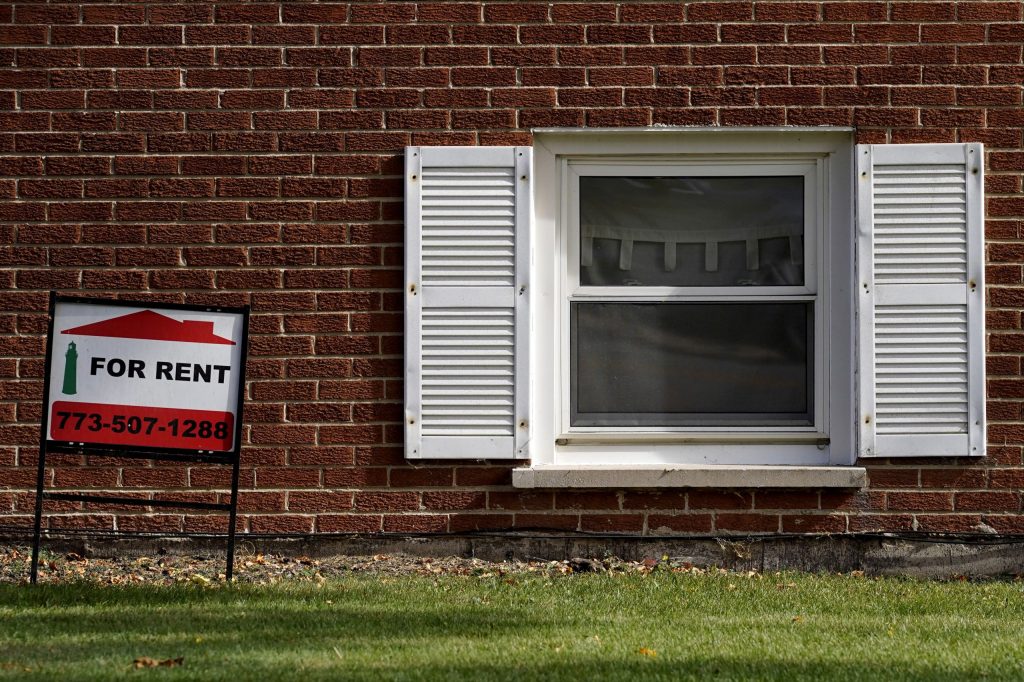 70,000 Illinoisans seek emergency rental payments