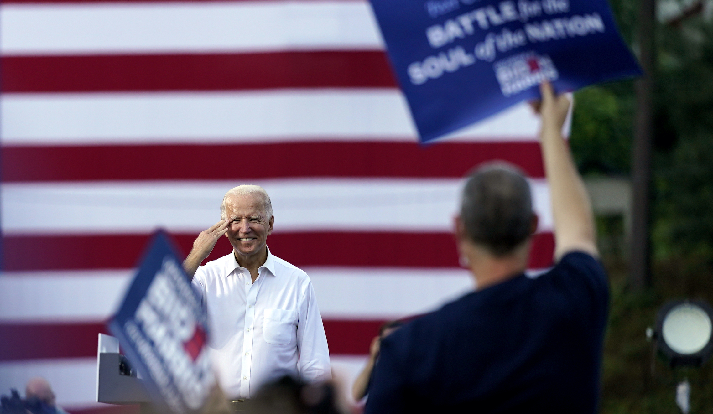 Biden makes a last-minute play for Iowa