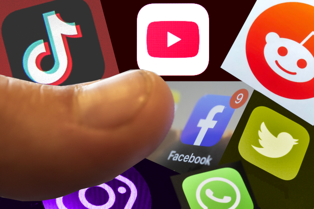 Social Media Cellphone - 111721