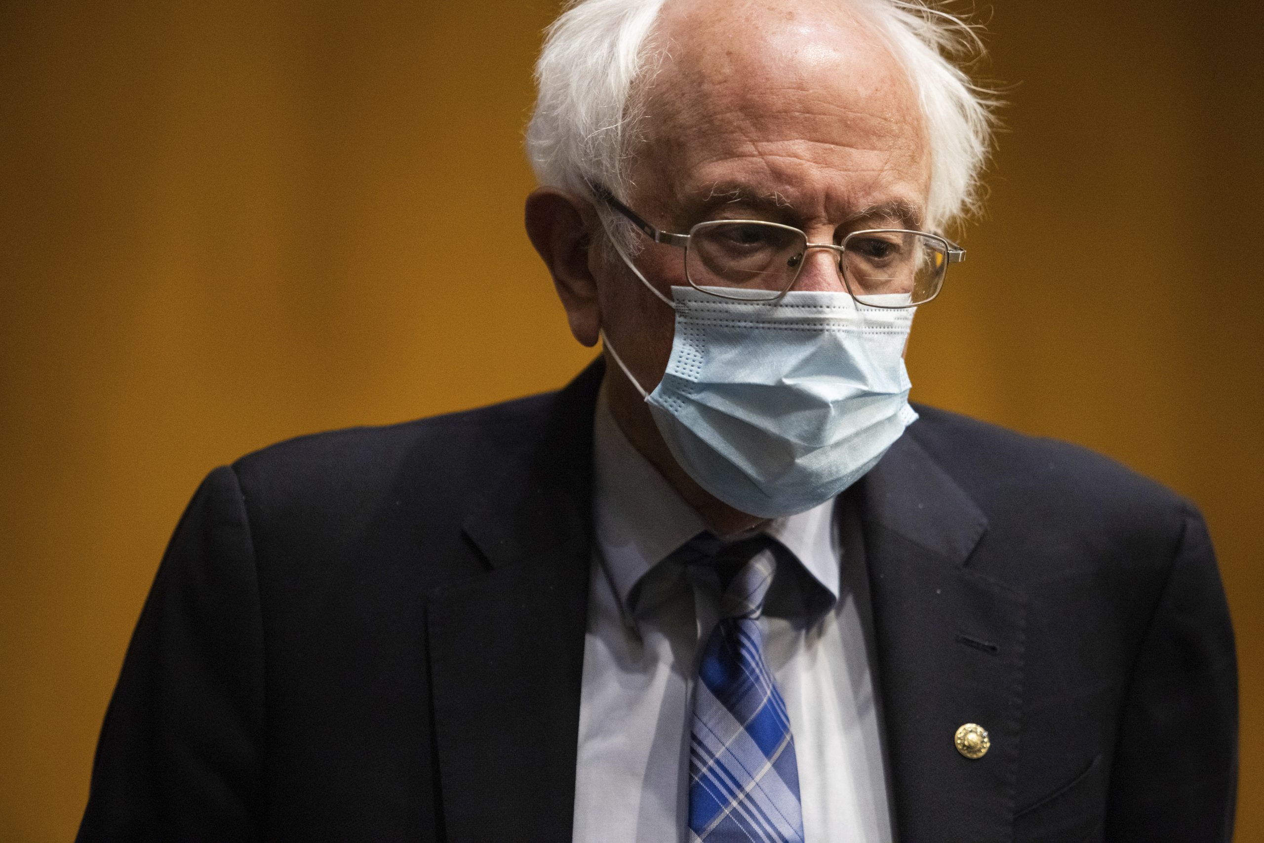 Bernie Sanders closes in on $15 minimum wage