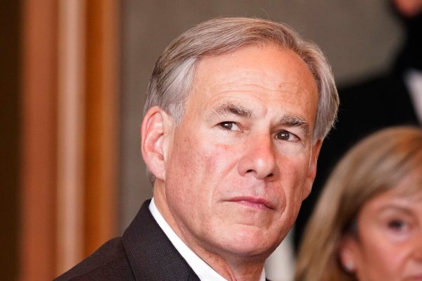 Abbott begins busing illegal immigrants to NYC after Mayor Adams gaffe