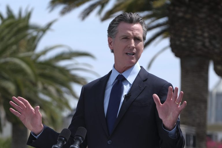 Gavin Newsom expresses ‘admiration’ for In-N-Out after chain refuses to be ‘vaccination police’