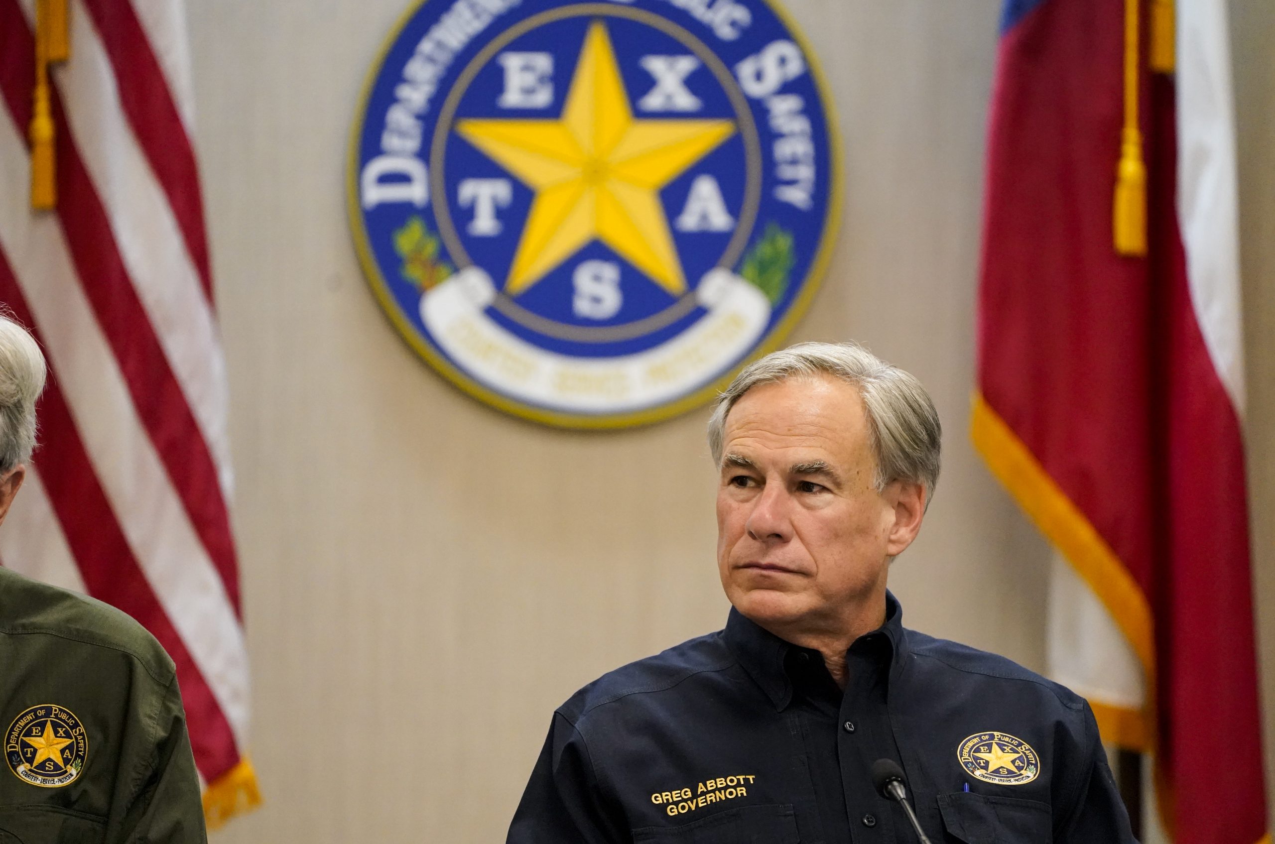 Federal judge pauses Texas COVID-19 migrant transport order
