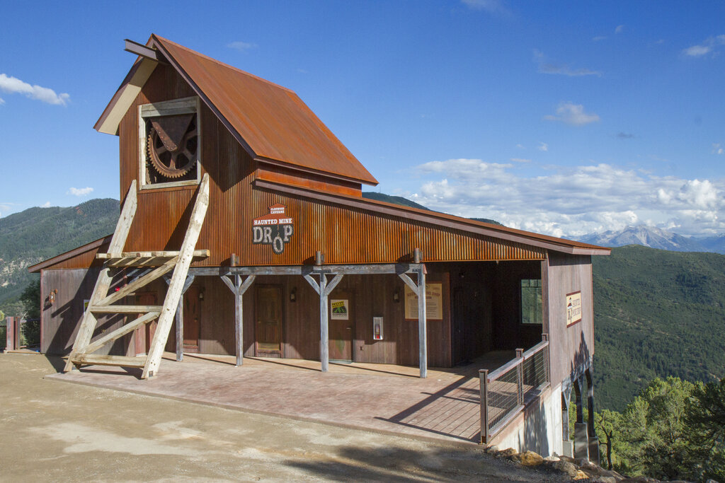 Girl, 6, dies on Haunted Mine Drop at Colorado theme park