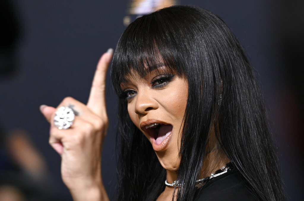 Rihanna steps out in ‘think while it’s still legal’ shirt