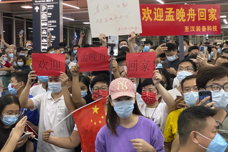 Supporters of Huawei CFO Meng Wanzhou gather at Shenzhen Bao'an International Airport in Shenzhen in southern China's Guangdong Province, on Sept. 25. A top executive from global communications giant Huawei Technologies returned to China on Saturday following what amounted to a high-stakes prisoner swap with Canada and the U.S. 