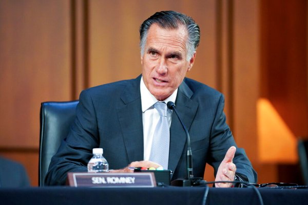 Romney backs Rounds after Trump criticism