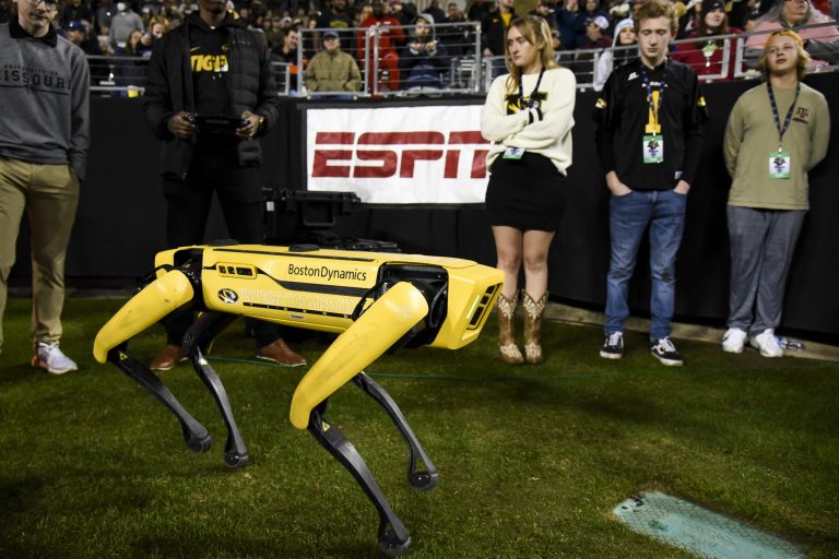 University of Texas to study interactions between humans and robots