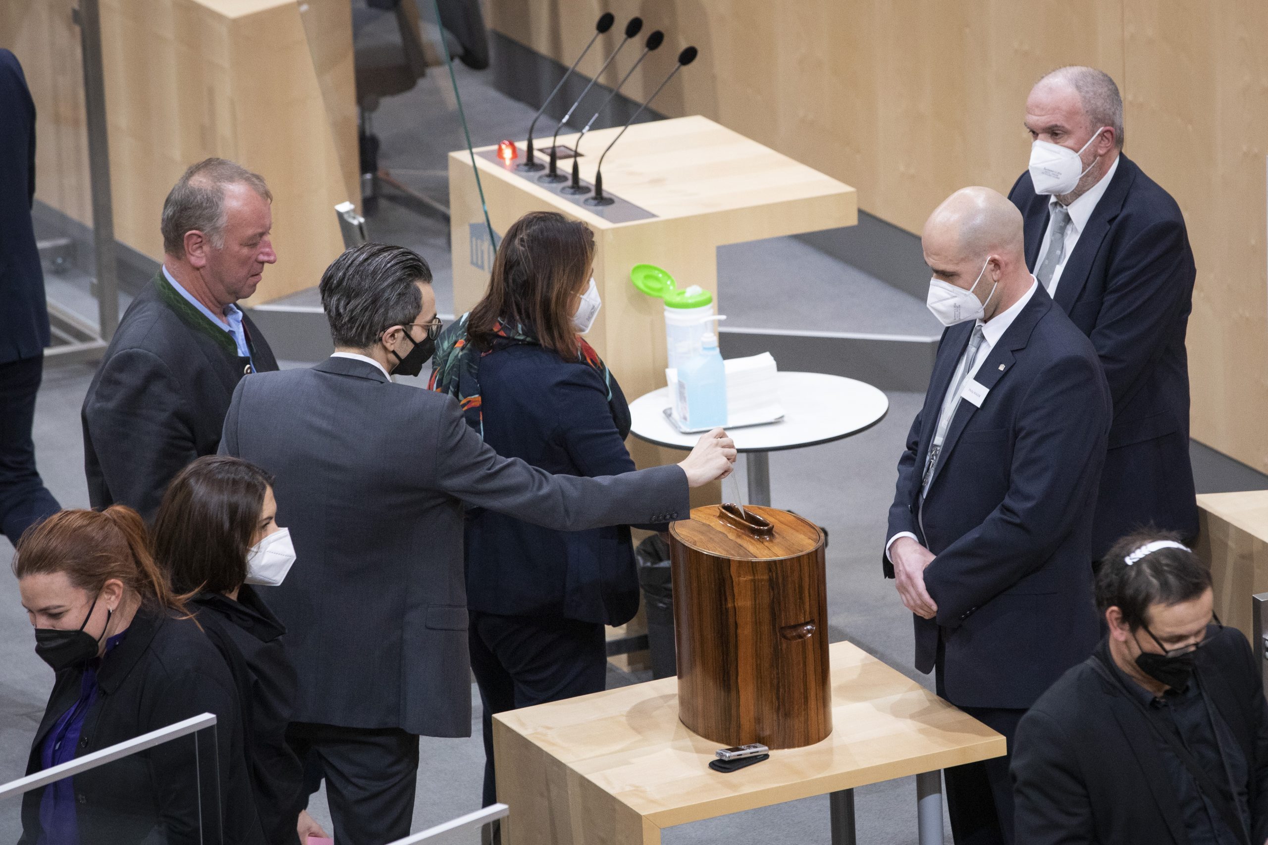 Austrian Parliament passes COVID-19 vaccine mandate for adults