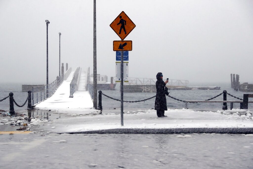 Nor’easter leaves thousands without power, flights canceled