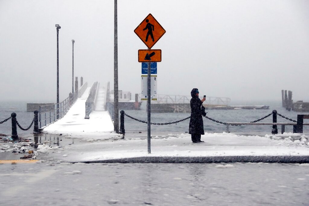 Nor’easter leaves thousands without power, flights canceled