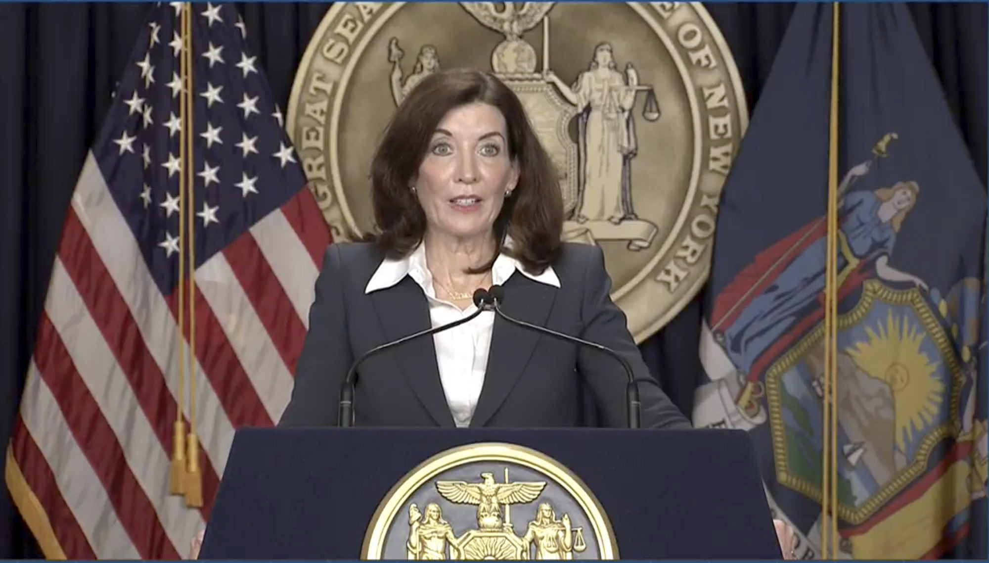 New York Gov. Hochul to end statewide mask mandate for businesses