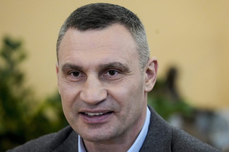 Kyiv rallies behind Mayor Vitali Klitschko, ex-world heavyweight champion
